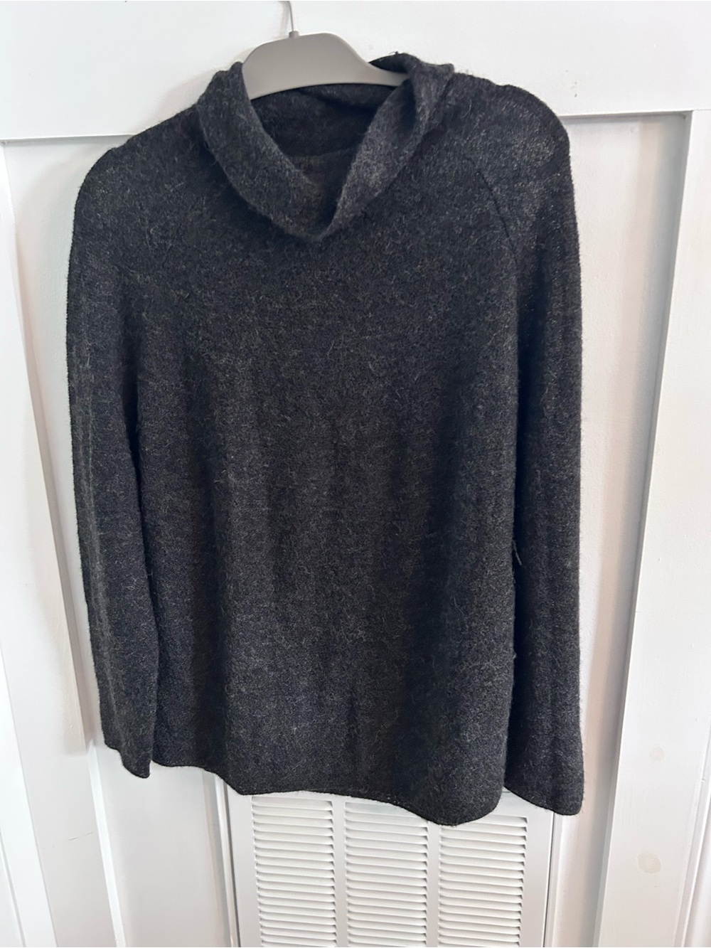 Poetry Baby Alpaca women’s Dark Charcoal Turtleneck Sweater size 12